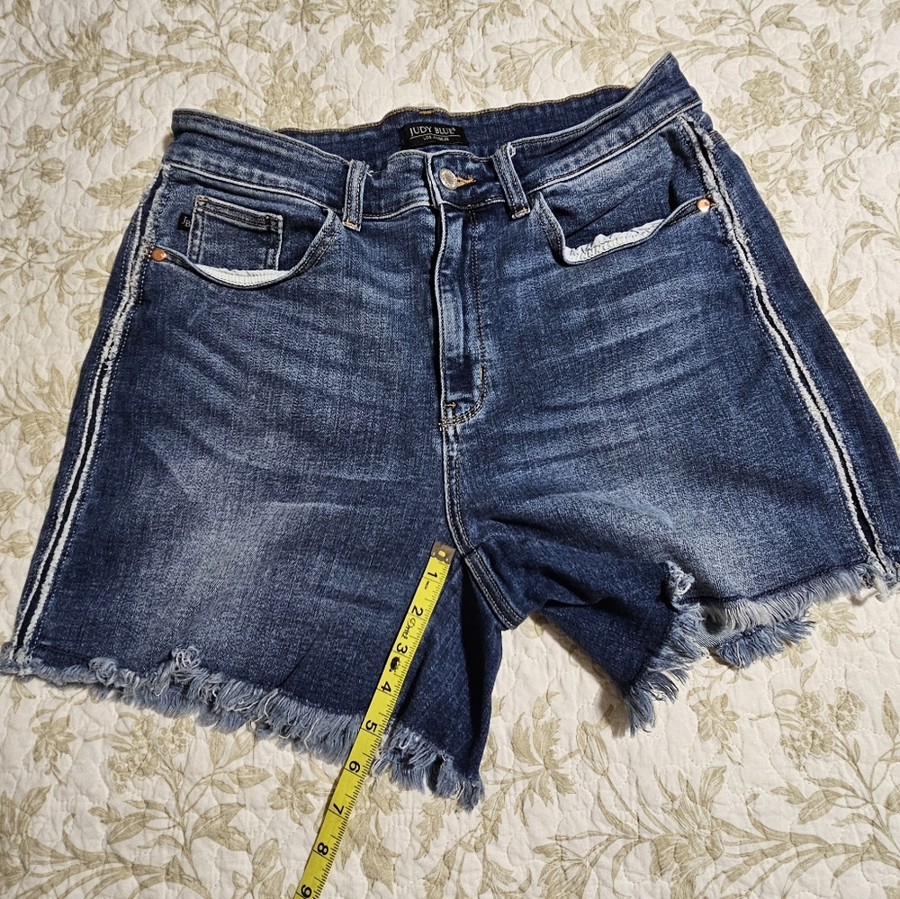 Judy Blue Distressed Jean Shorts - Picture 4 of 4